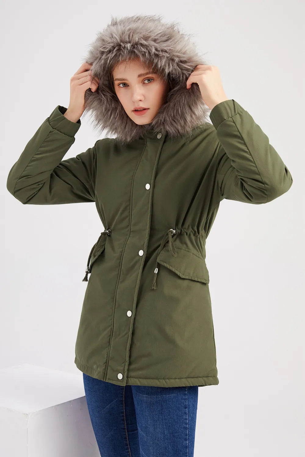 Parka Femme Hivernale à Capuche avec Fausse Fourrure – Chaude & Élégante