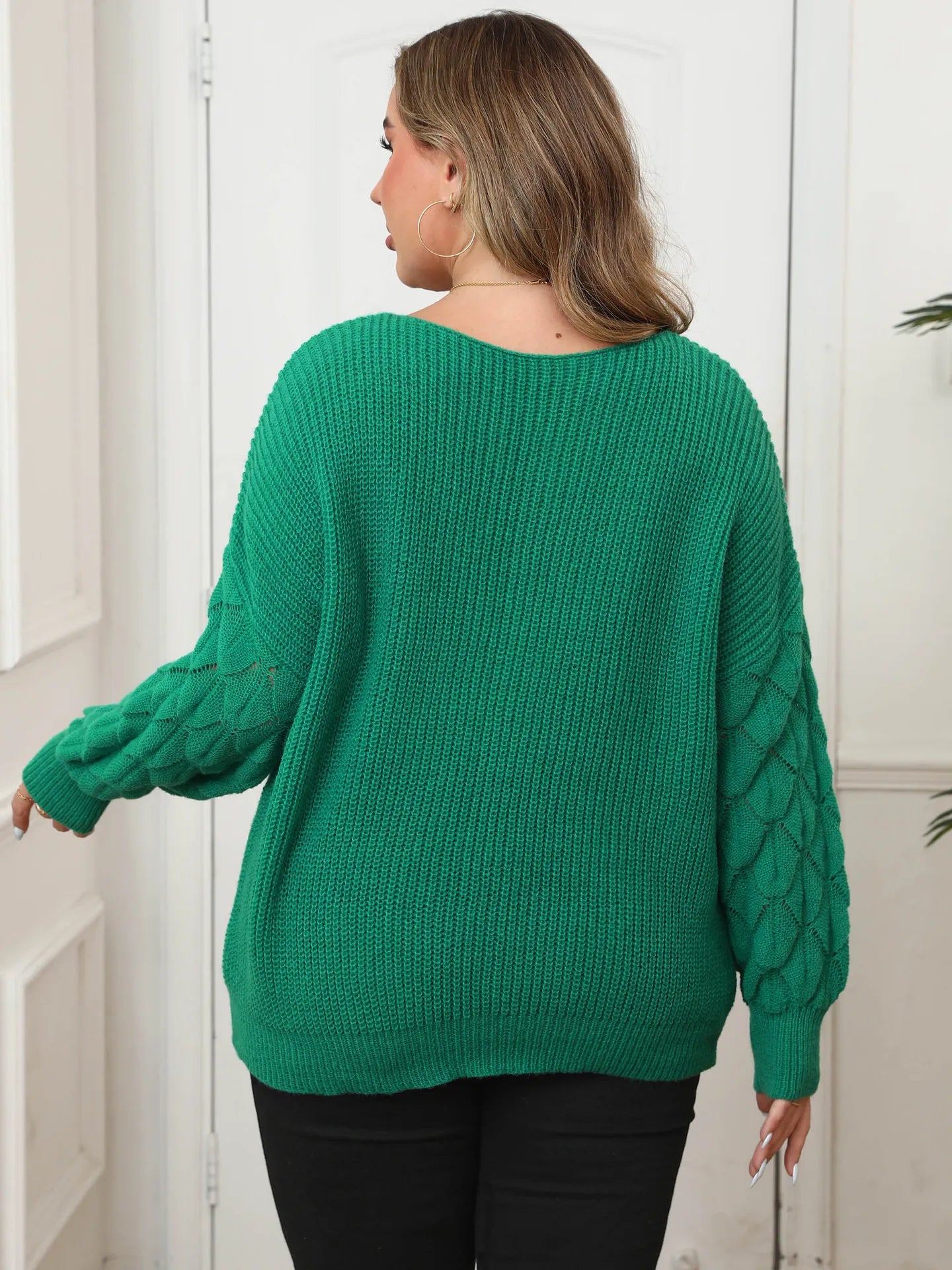 Pul Femme Col V - Broderie Papillon & Manches Tressées