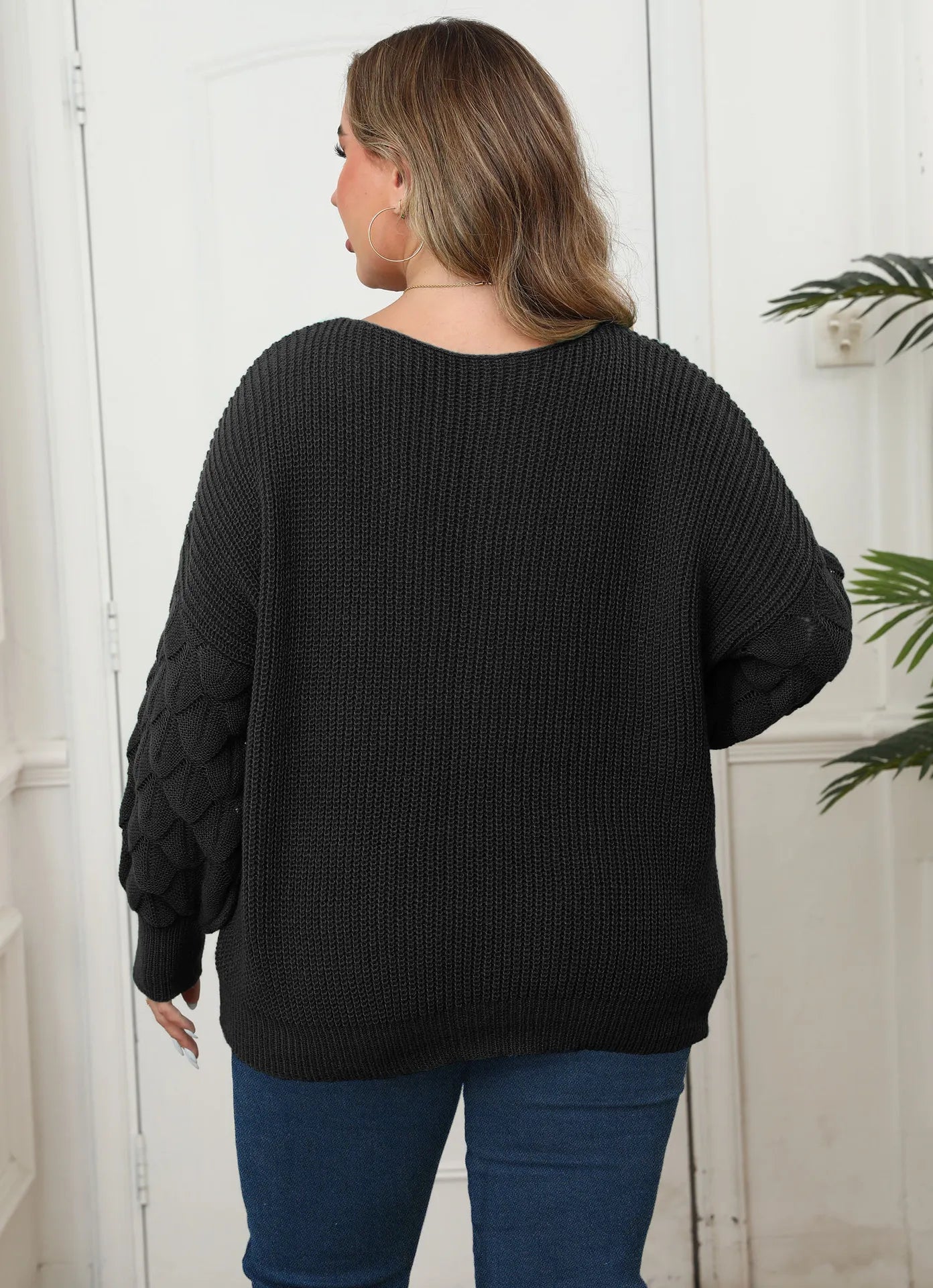 Pul Femme Col V - Broderie Papillon & Manches Tressées