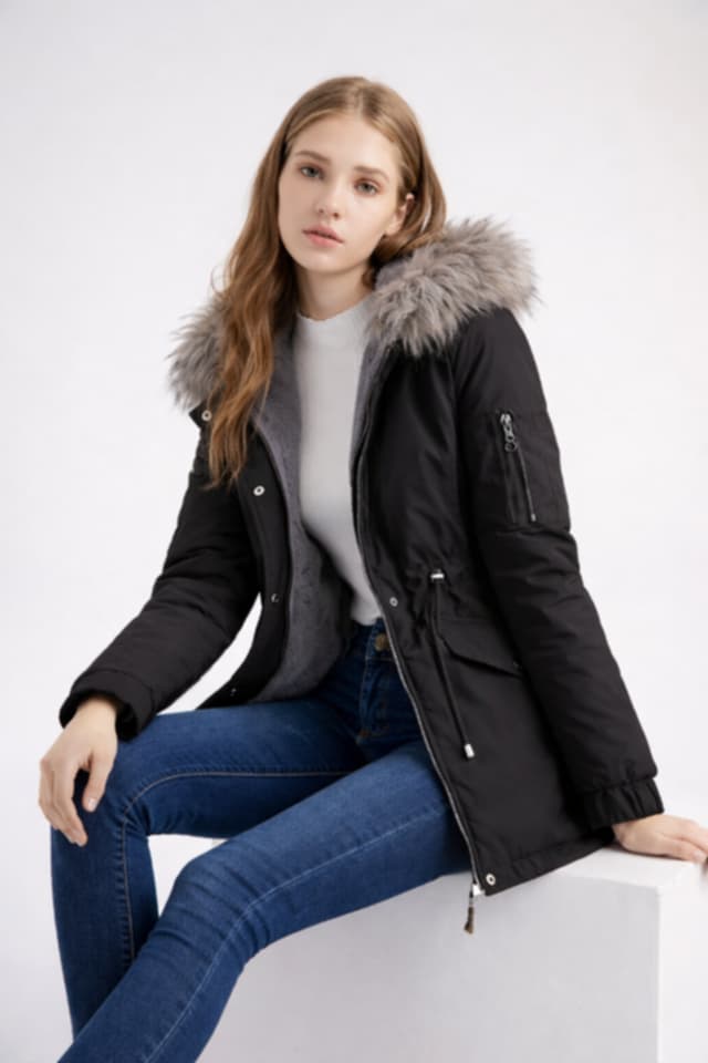 Parka Femme Hivernale à Capuche avec Fausse Fourrure – Chaude & Élégante